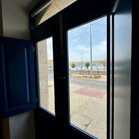 Marea Seafront דירה Kalkara